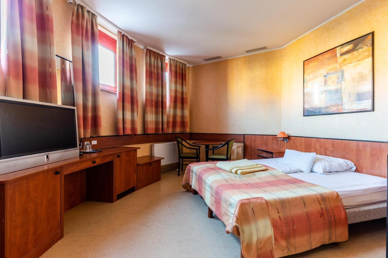 Corner Motel Zalaegerszeg Exterior photo